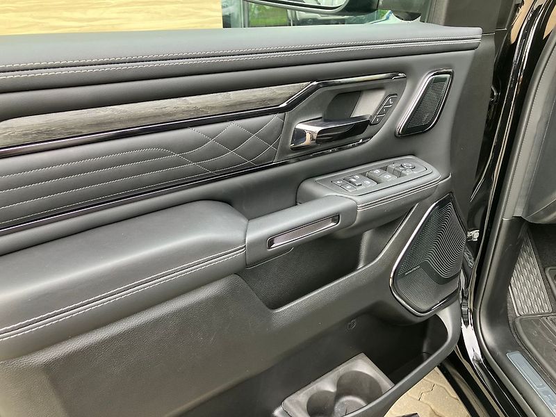 Dodge RAM (2025) 3.0 I6 548k LIMITED NIGHT RAMB - fotka 18 z 63