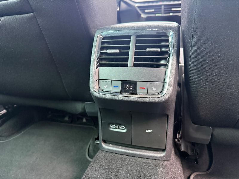 Škoda Octavia Style 2.0 TDI 110kW DSG Combi - fotka 24 z 27