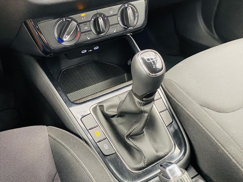 Škoda Fabia 1,0 MPI 59kW Selection - fotka 15 z 24