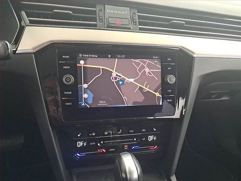 Volkswagen Passat (2021) Elegance 2.0 TDI - fotka 16 z 17