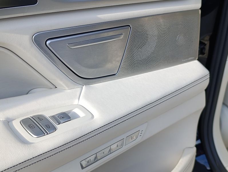 BMW Řada 7 750Li xDRIVE ČR 1.MAJ DPH - fotka 42 z 47
