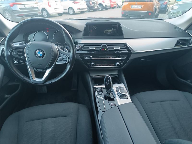 BMW Řada 5 2,0 520d Xdrive Touring - fotka 12 z 20