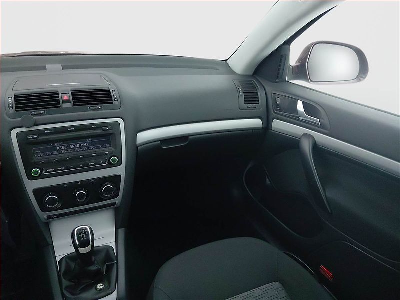 Škoda Octavia (2011) 1.6 TDI, nová STK, CZ doklady - fotka 8 z 15