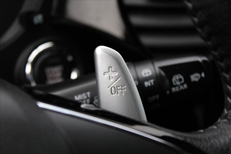 Mitsubishi Outlander 2,0 i  A/T,4x4,7.MÍST,INSTYLE+ - fotka 21 z 38