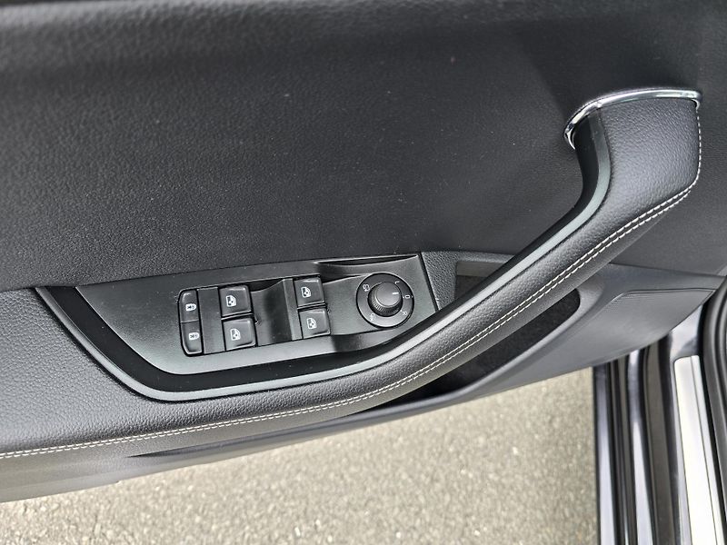 Škoda Superb 2,0TSI 200kW 4x4 DSG WEBASTO - fotka 26 z 41