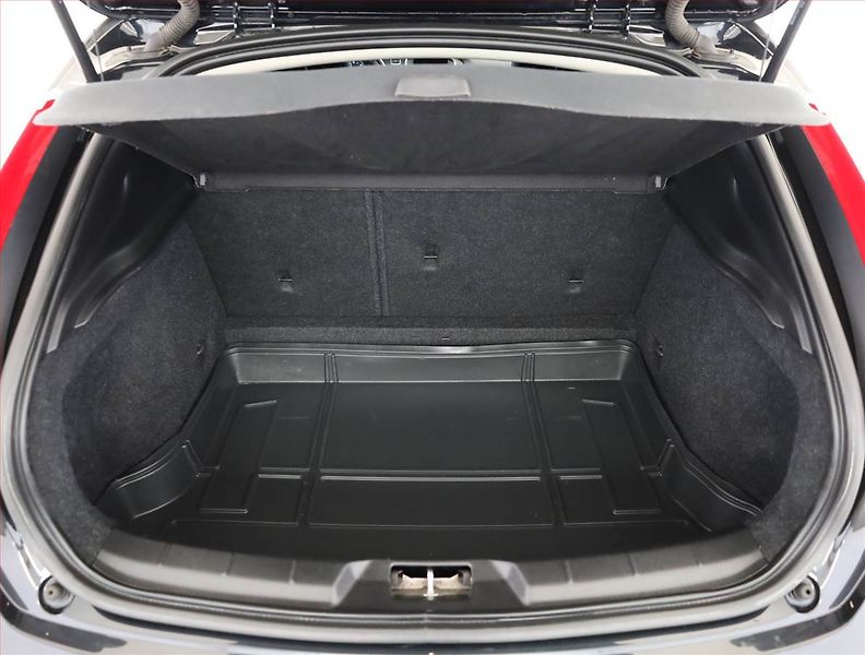 Volvo V40 (2014) 1.6 D2, Serv.kniha, Navi - fotka 17 z 18