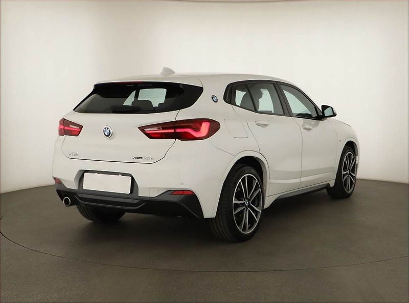 BMW X2 (2021) xDrive25e - fotka 5 z 21