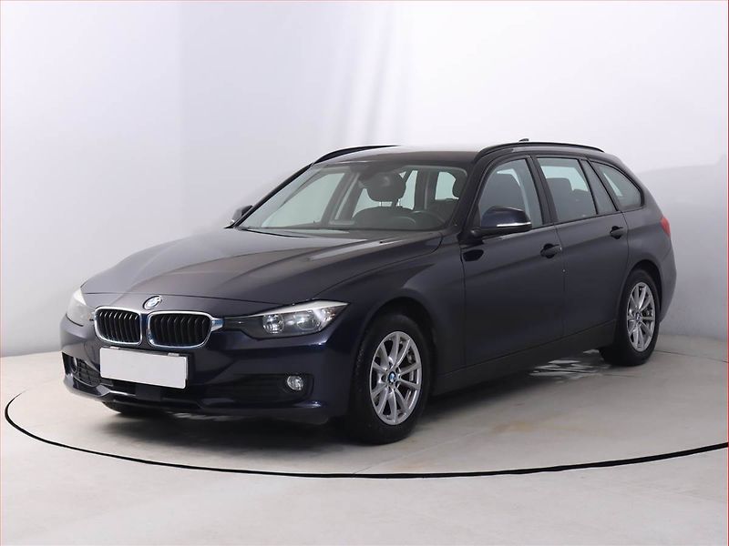 BMW Řada 3 (2013) 320 d, Automat, Serv.kniha - fotka 2 z 23
