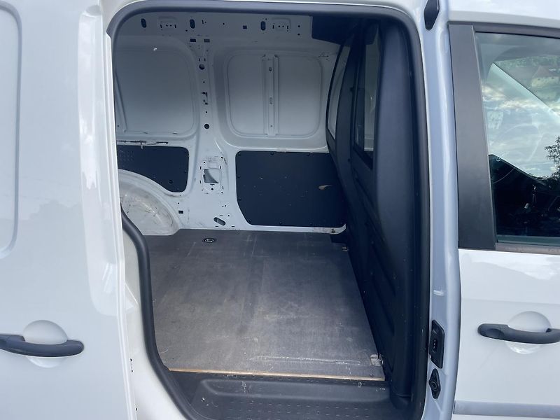 Volkswagen Caddy 2,0TDI MAXI 110kW Serviska - fotka 9 z 25