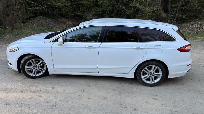 Ford Mondeo (2015) Vignale 2.0 TDCi 132kW PwShift - fotka 7 z 11