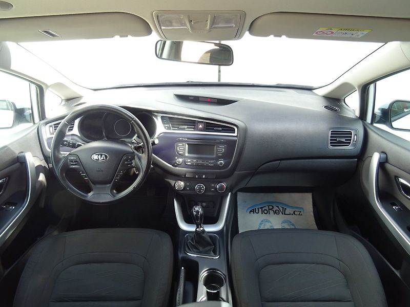 Kia Ceed (2018) 1.6GDi,99kW,1majČR,DPH,S.kniha - fotka 13 z 20