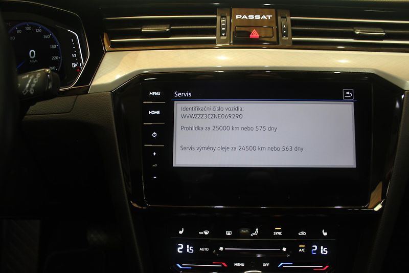 Volkswagen Passat (2022) 2.0TDI DSG Display LED TAŽNÉ - fotka 34 z 37