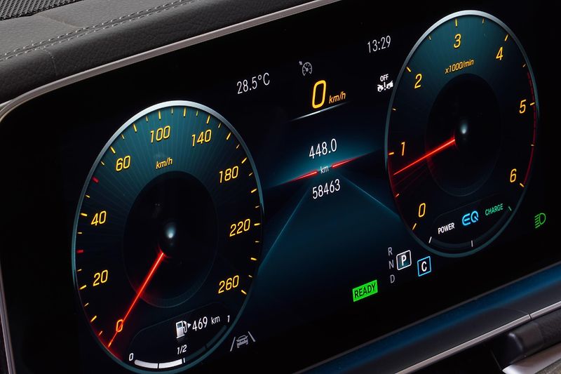 Mercedes-Benz GLE 300d,4matic,AMG,ČR,Tažné,360 - fotka 16 z 36