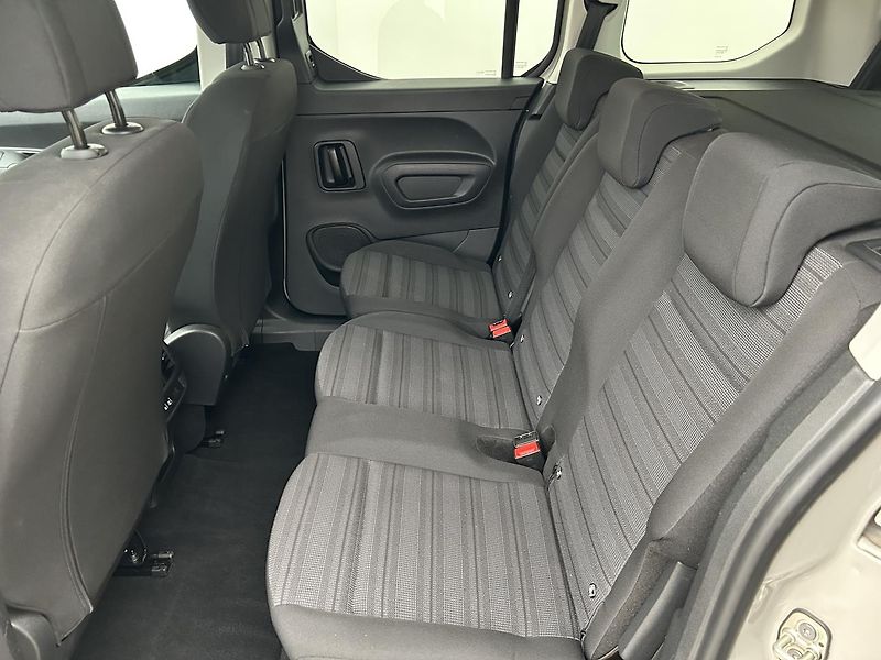 Opel Combo 1.5 CDTI Smile 7 Míst - fotka 11 z 29