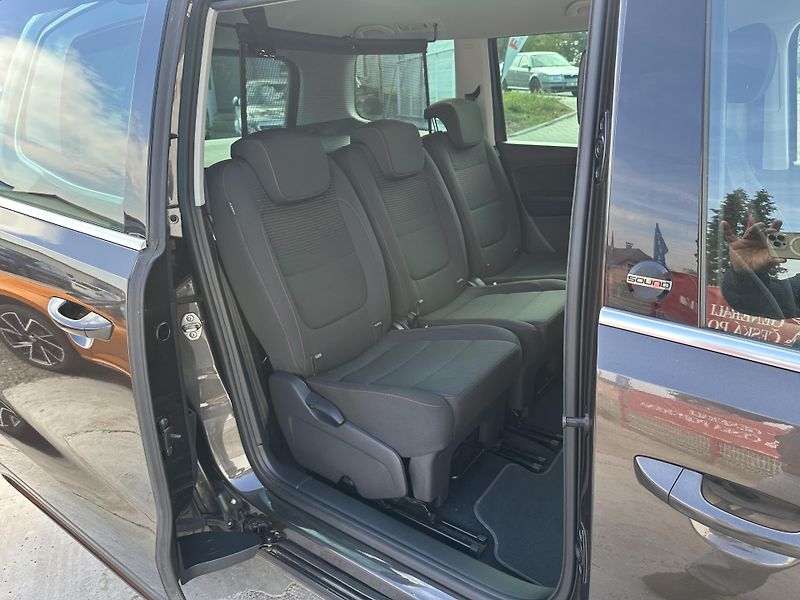 Volkswagen Sharan (2017) 2.0 TDi Sound 110 Kw - fotka 17 z 35