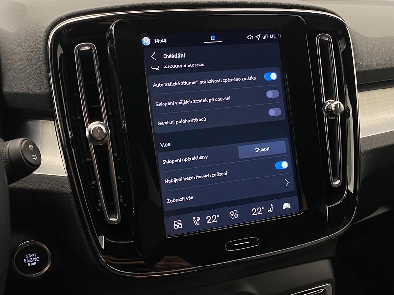 Volvo XC40 (2025) B3 AUT DARK PLUS - fotka 52 z 64