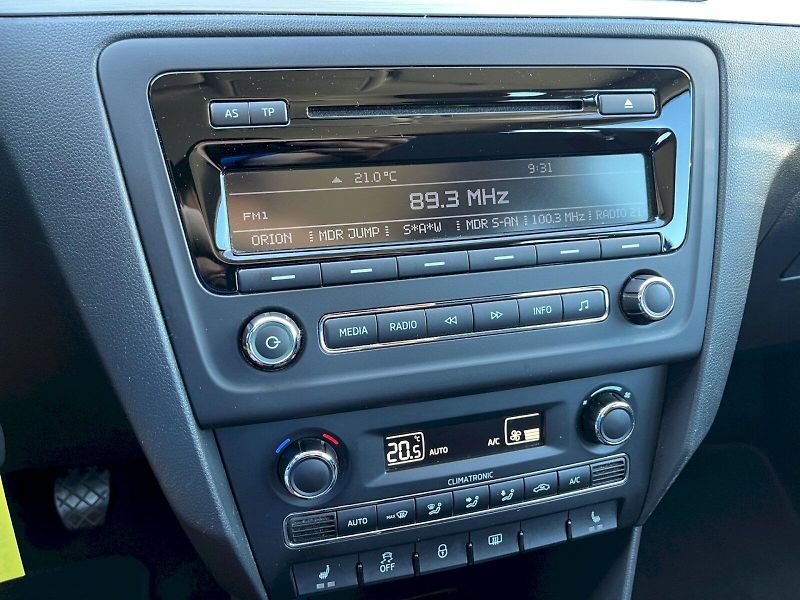 Škoda Rapid (2014) Spb.1.2 TSI 77kW Elegance Plus - fotka 12 z 31