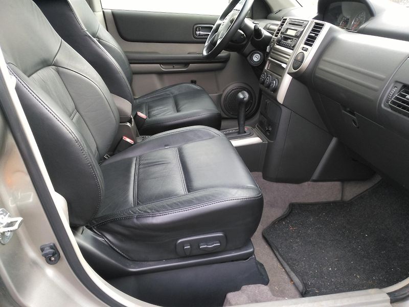 Nissan X-Trail 2,5i AWD /121 kW/ Automat - fotka 28 z 37