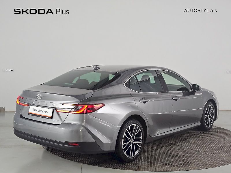 Toyota Camry (2025) 2.5 HEV CVT Prestige 230k - fotka 2 z 25
