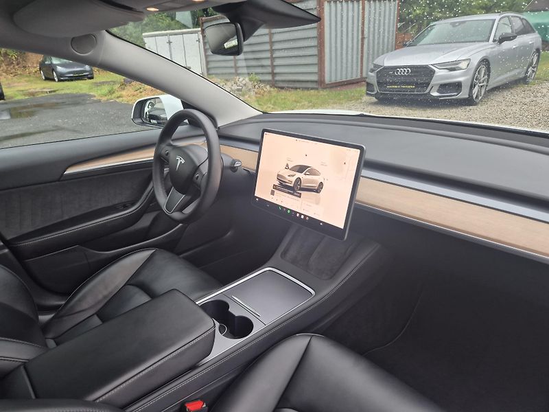 Tesla Model 3 STANDART RANGE 208kw SOH 93,6% - fotka 39 z 47