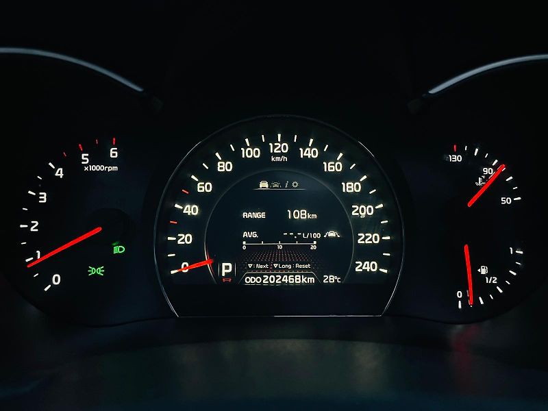 Kia Sorento 2.2D 4x4 AUT PANORAMA VÝHŘEV  - fotka 46 z 51