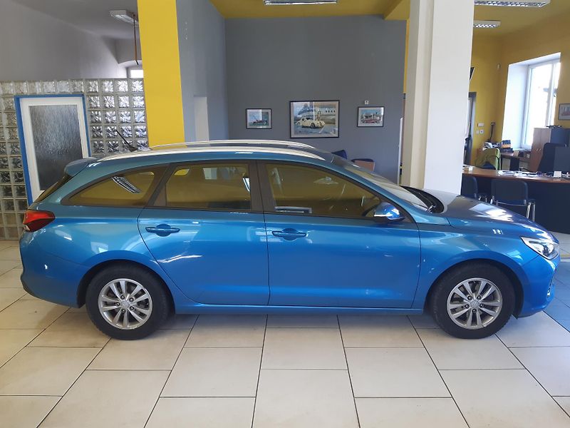 Hyundai i30 1.0 T-GDI Combi 88KW 62000km!! - fotka 7 z 22