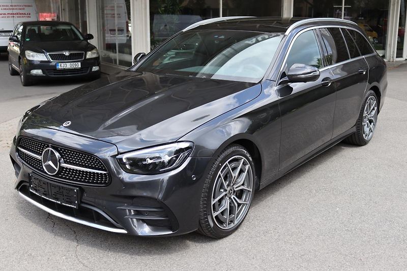 Mercedes-Benz Třídy E E 300D 4MATIC KOMBI AMG 195kW - fotka 17 z 50