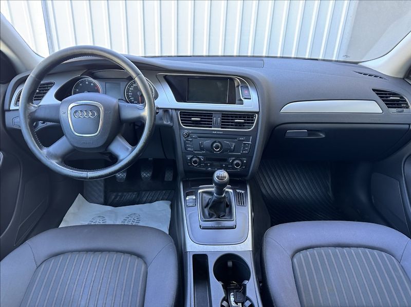 Audi A4 1,8 TFSi tažné 1.maj původ ČR - fotka 27 z 50