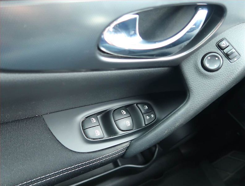 Nissan Qashqai (2018) N-Connecta 1.2 DIG-T - fotka 16 z 16