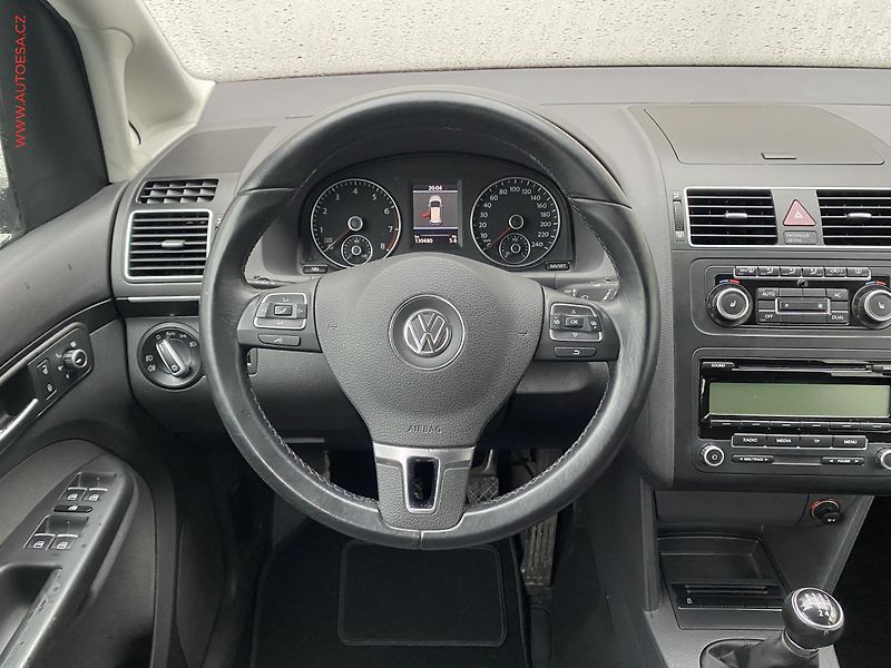 Volkswagen Touran (2011) 1.4 TSi, Highline, výhřev sed - fotka 11 z 17