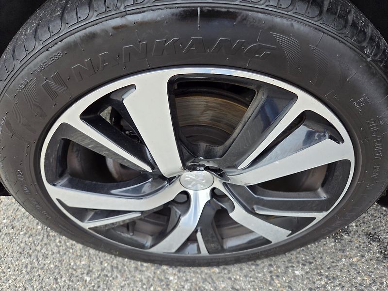 Peugeot 2008 (2019) 1.2 PT 130 GT line MAN 6 - fotka 29 z 30