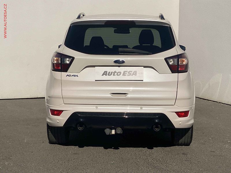 Ford Kuga (2017) 2.0 TDCi, ST-Line, TZ, panor - fotka 5 z 18