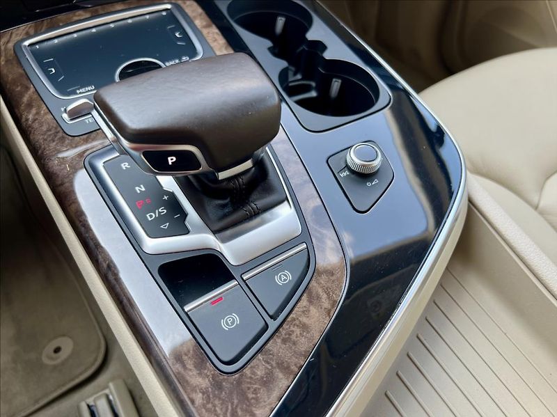 Audi Q7 3,0 TDi  MATRIX  VZDUCH  200kW - fotka 48 z 54