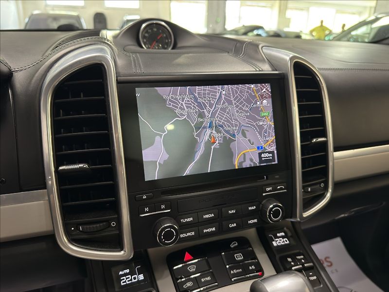 Porsche Cayenne 3,0   D VZDUCH PANO BOSE 360 - fotka 17 z 44