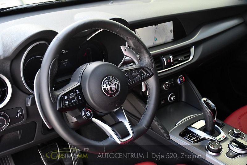 Alfa Romeo Stelvio 2.0T 16V 206kW VELOCE AT8 Q4 - fotka 11 z 49