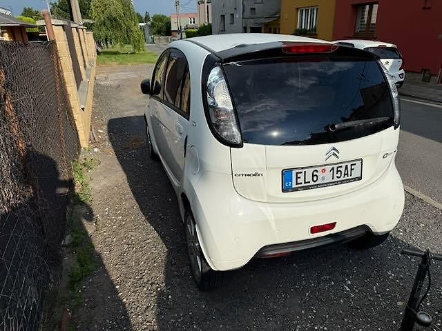 Citroën C-Zero (2011) NEPOJÍZDNÉ! Ideální na díly. - fotka 4 z 7