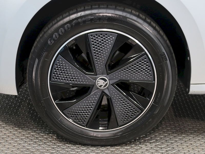 Škoda Kamiq (2025) MONTE CARLO 1.0TSI 85KW PANORA - fotka 12 z 38