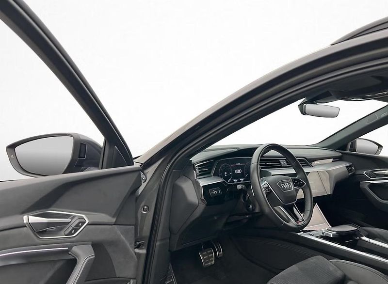 Audi Q8 e-tron 55 Q 360k Matrix Vzduch Pano - fotka 9 z 35