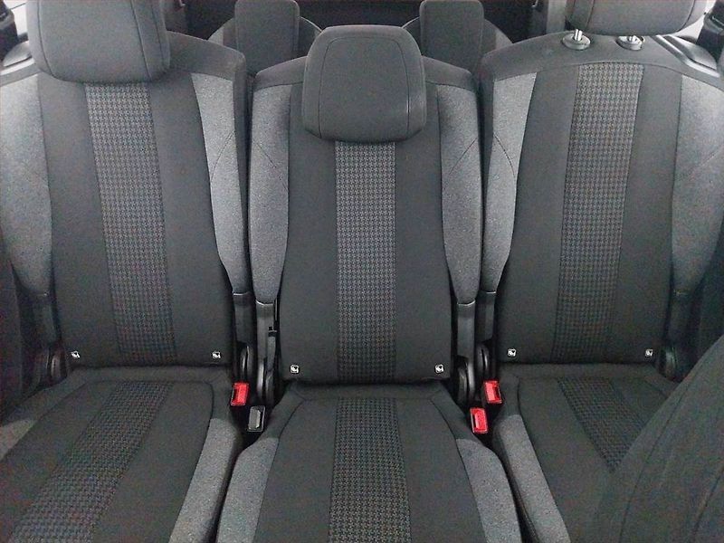Peugeot 5008 (2019) 1.5 BlueHDi, 7 míst, Tempomat - fotka 10 z 19