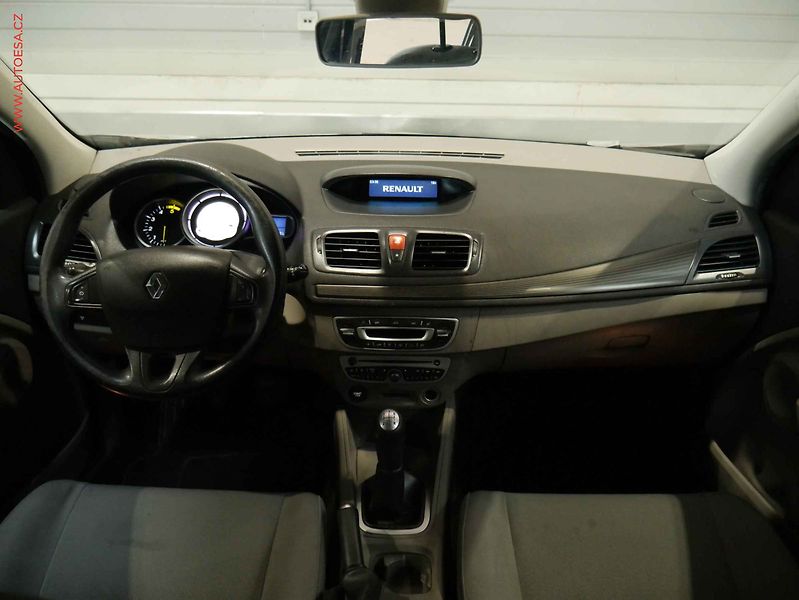 Renault Mégane (2010) 1.5 dCi, autoAC, temp - fotka 8 z 19