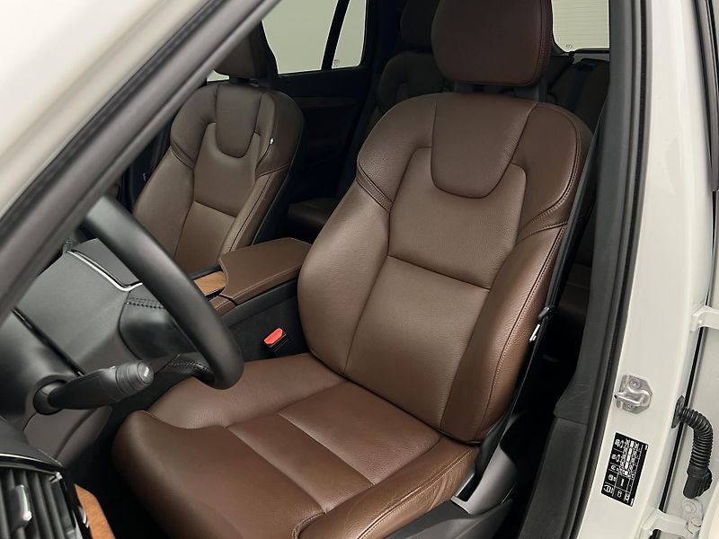 Volvo XC90 B5 AWD INSCRIPTION AUT - fotka 19 z 48
