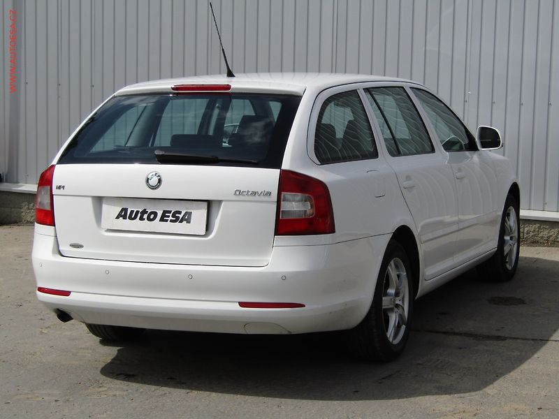Škoda Octavia (2009) 1.6 MPi, Ambiente, AC - fotka 4 z 13