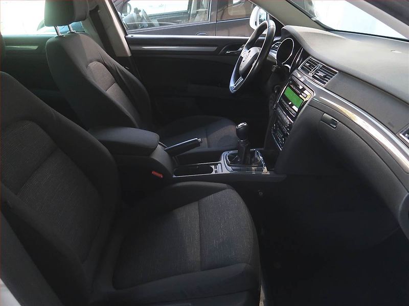 Škoda Superb (2014) 2.0 TDI, Xenony, Tempomat - fotka 9 z 17