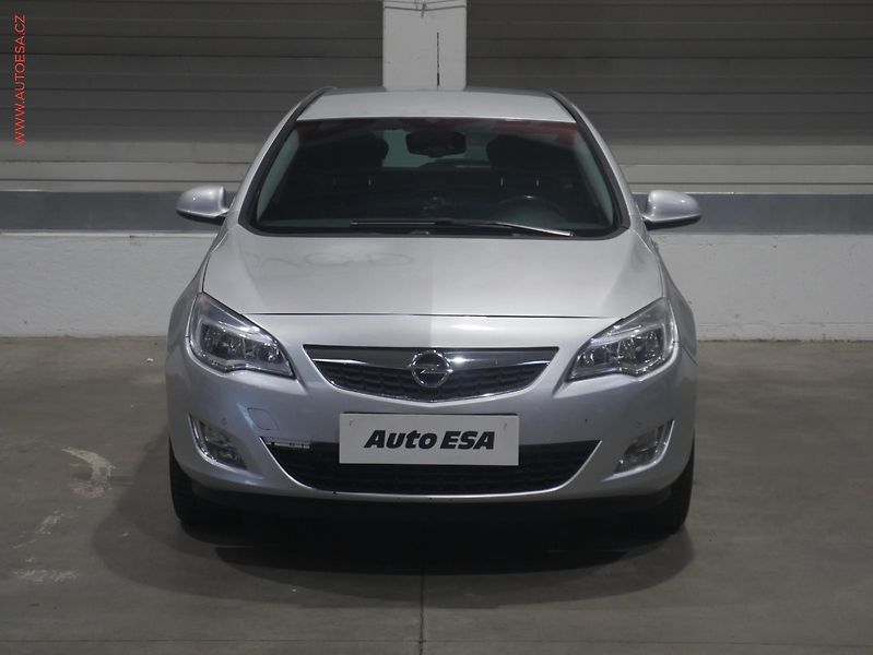 Opel Astra (2011) 1.4T, AC, tempo - fotka 2 z 14