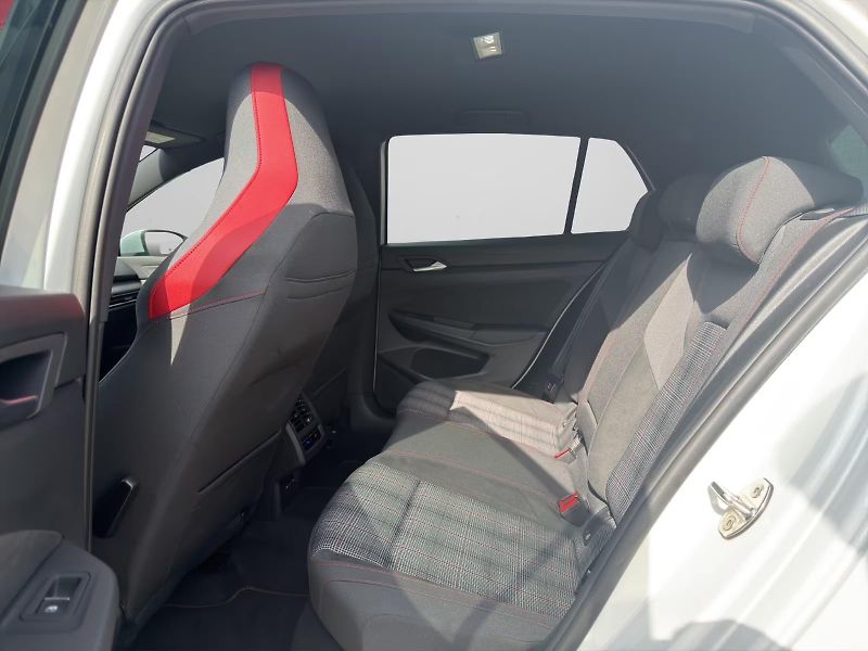 Volkswagen Golf GTI 2.0TSI DSG 180kW DPH - fotka 4 z 4