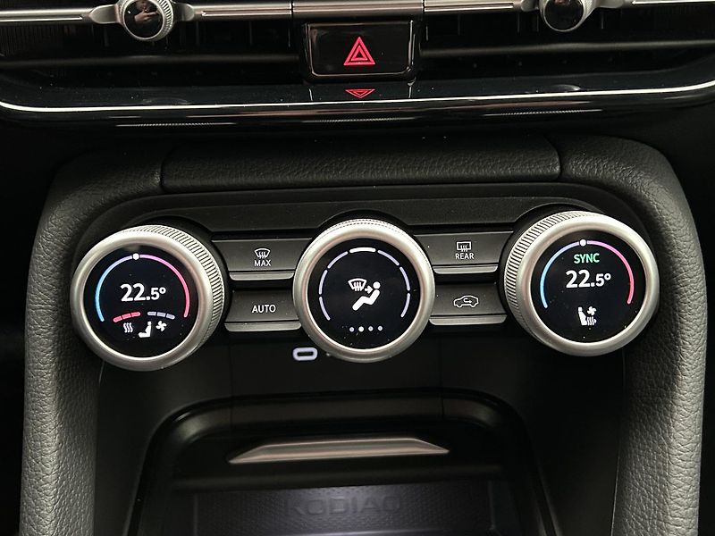 Škoda Kodiaq 2.0 TSI 4x4 EXLUSIVE SELECTION - fotka 21 z 29