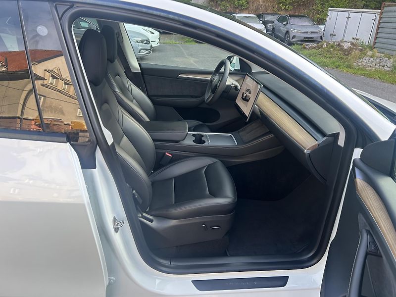 Tesla Model Y ZAMLUVENO ! TZ 94,1% - fotka 16 z 49