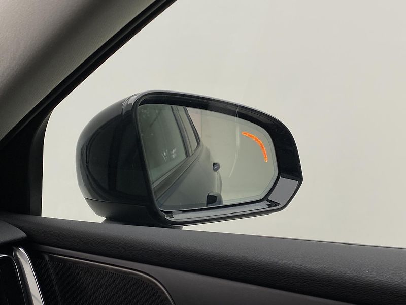 Volvo V60 B4 DARK PLUS AUT CZ - fotka 35 z 54
