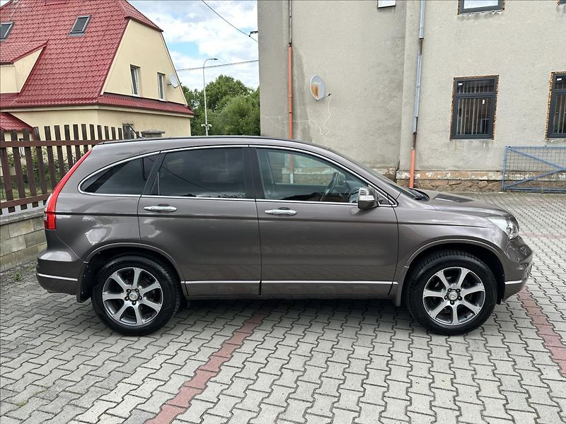 Honda CR-V 2,0 4x4 Executive TAŽNÉ TOP - fotka 2 z 26