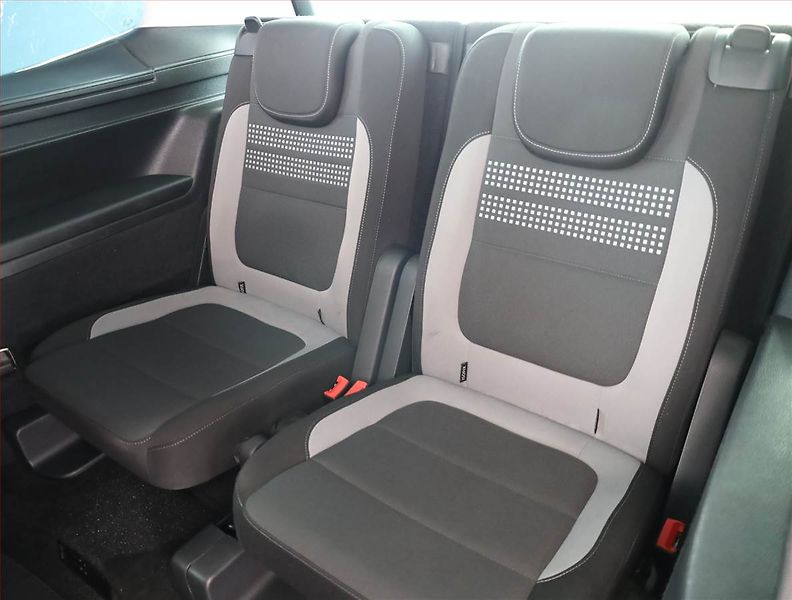 Volkswagen Sharan (2013) 2.0 TDI, 4X4, 7 míst - fotka 18 z 21